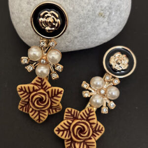 Ishvarya Pearl Rose Clips